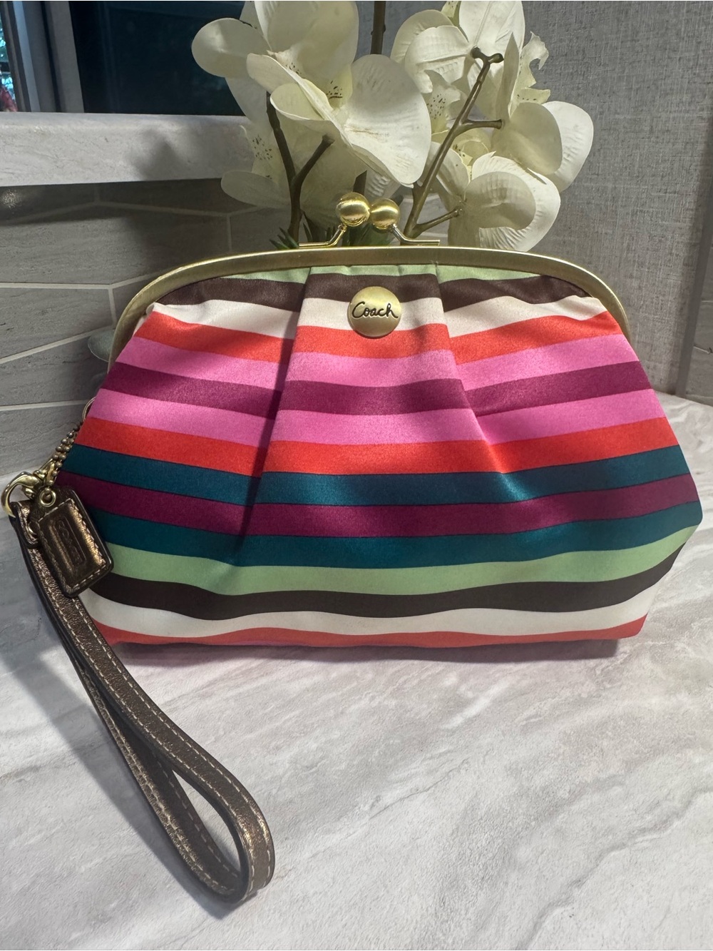 Like NEW Coach Legacy Pretty Large Wristlet Clutch fits Phone for Everyday Wear